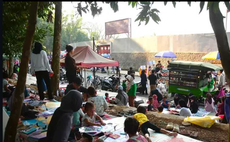 Rangkul Kasih Indonesia dan Limbah Pustaka Hadirkan Kegiatan Membaca dan Mewarnai Gratis di Gelora Goentoer Darjono